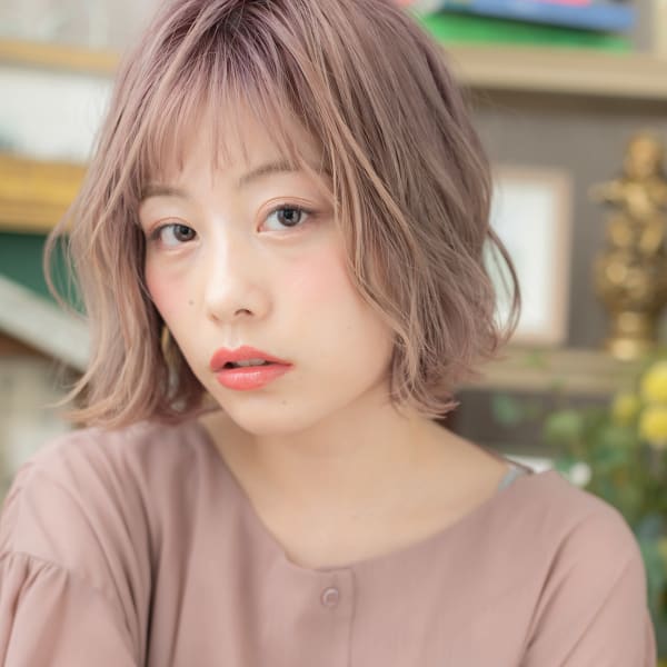 オン眉透けバング韓国風小顔インナーカラー ボブカット