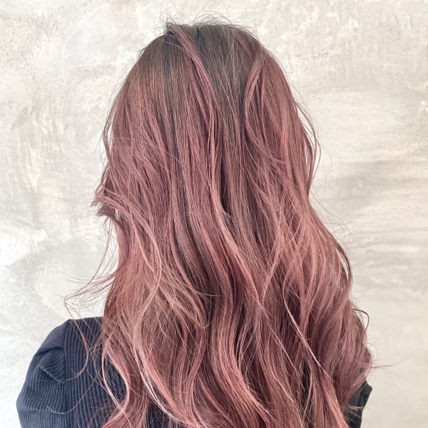 ダークカラーで美人度アップ！つやっぽさ満点の大人ロング