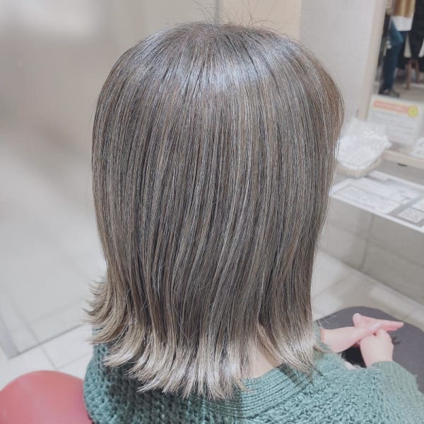 白髪ぼかしオリーブ系カラー