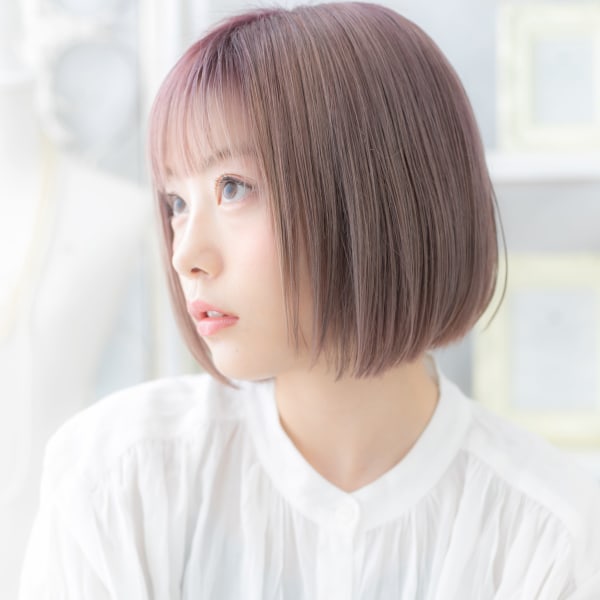 ラベンダーアッシュ透けバング前下がりボブ オン眉