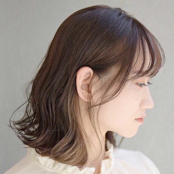 イヤリングカラーインナーカラー×艶髪ブラウン