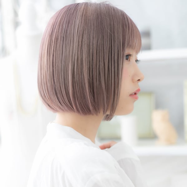 ラベンダーアッシュ透けバング前下がりボブ　ボブカット