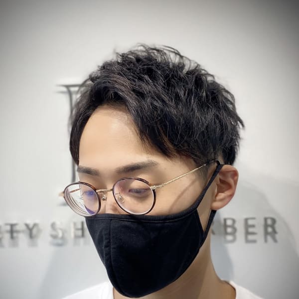 ツーブロック ナチュラルショート アップバング