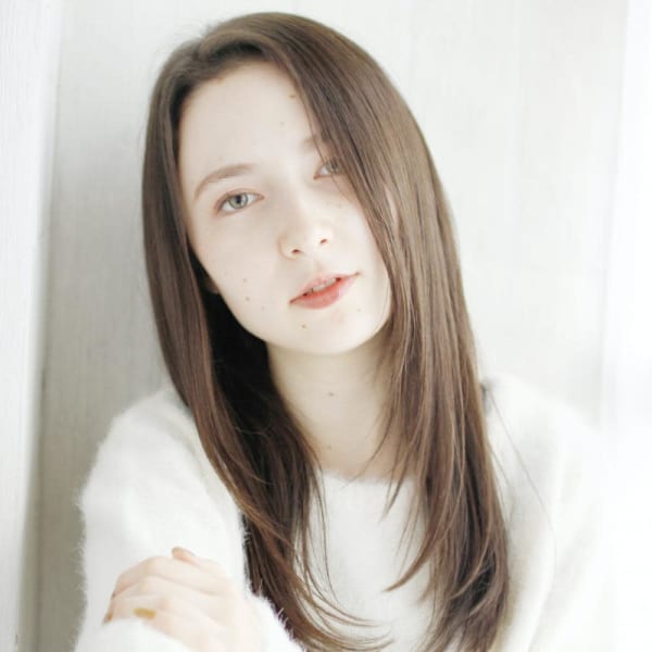 ナチュラルレイヤーストレートスタイル