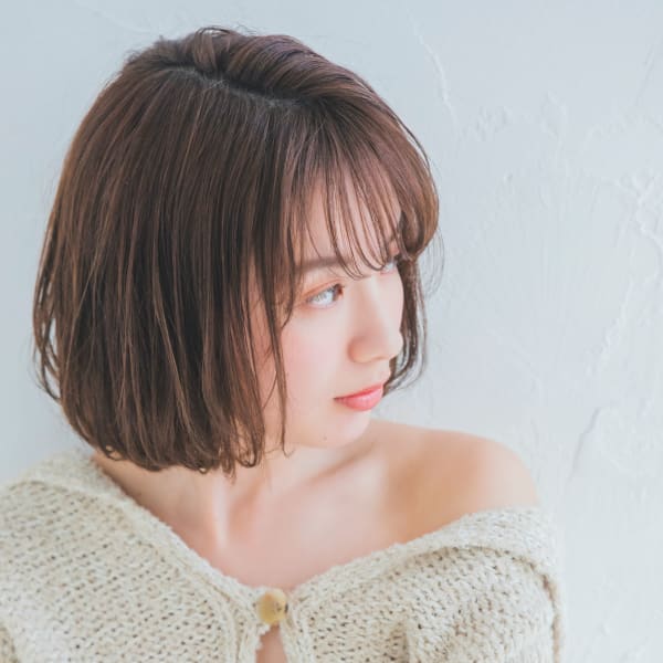 空気感漂う大人のシンプルボブ