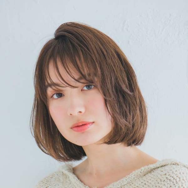 空気感漂う大人のシンプルボブ