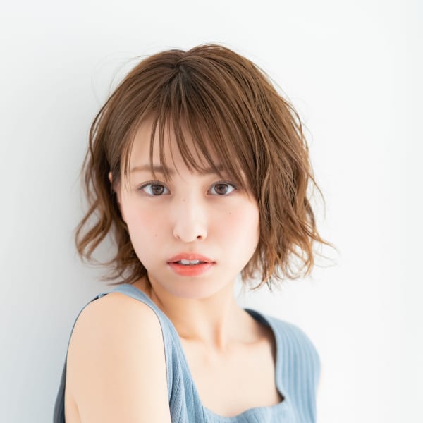 ランダムに揺れるフレンチホイップボブ