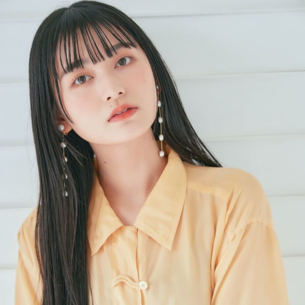 シースルー前髪ロングヘア