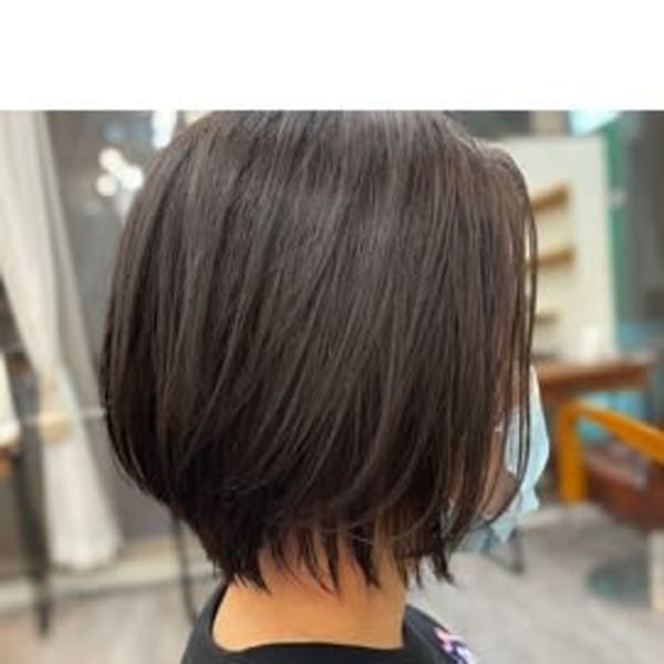 ApiuzHair　暗髪グレージュのくびれショート