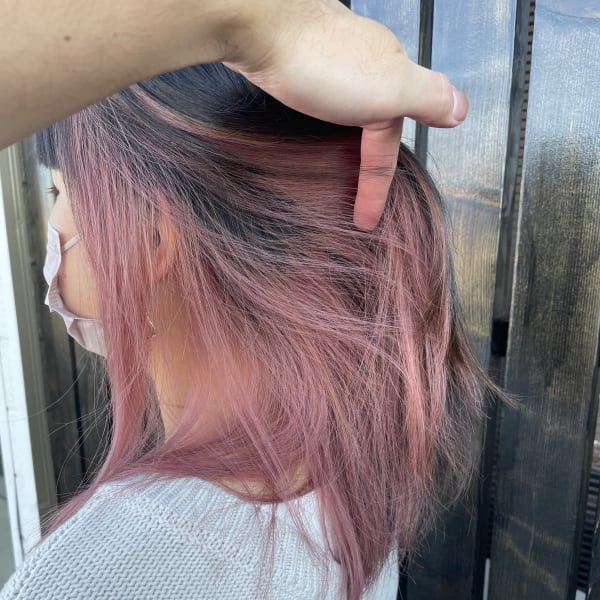 フェミニンピンクインナーカラー|Aliqua hair salon
