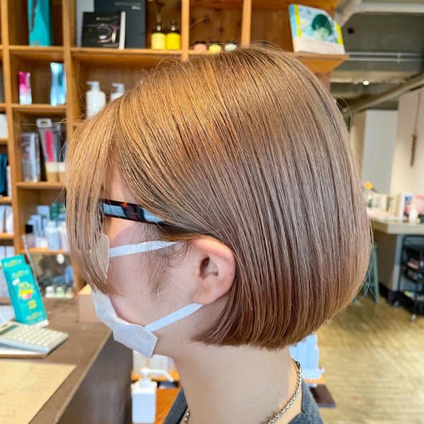 【大人可愛い◎】ミニボブ×ハイトーンベージュ