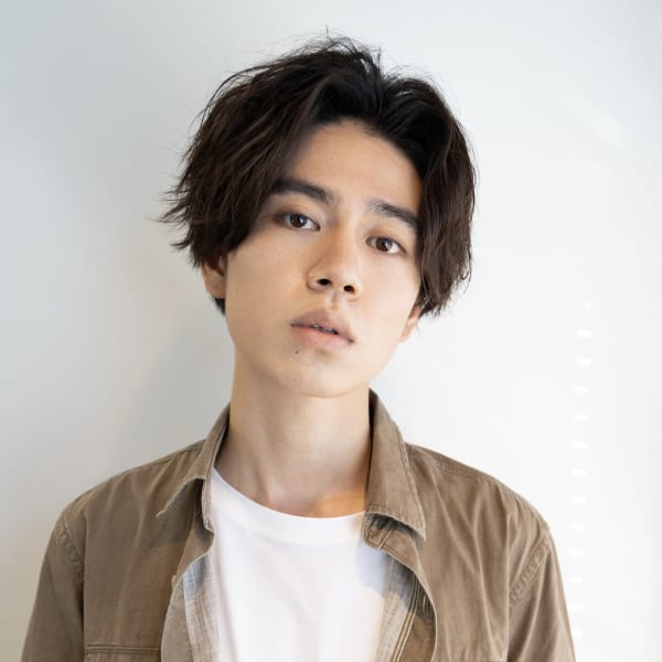 センターパート/外ハネ/黒髪