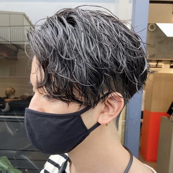 サイドパート/無造作パーマ/ツーブロック