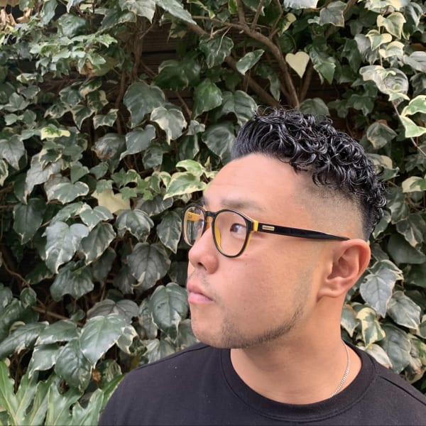 くるくるパーマメンズ　スキンフェード|carna hair