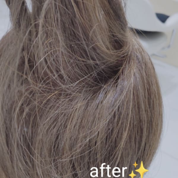 白髪ぼかしハイライト×前下がりショート