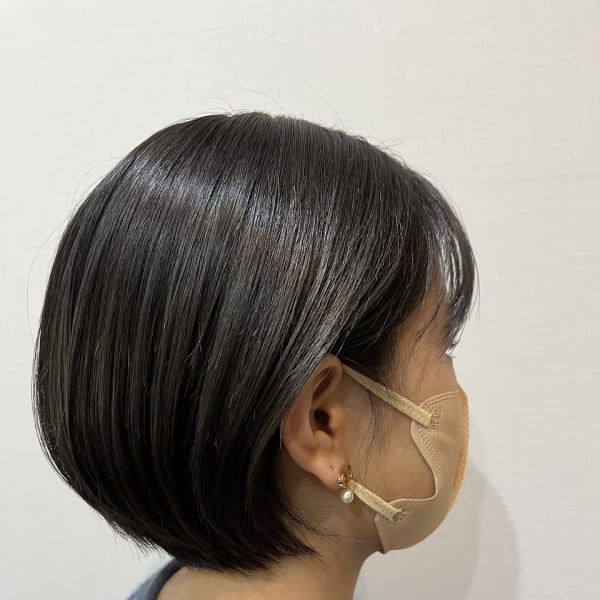大人可愛い20代30代前下がりひし形小顔ボブ丸みショート