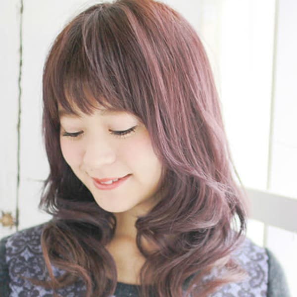 流行の赤!内巻きパーマスタイル