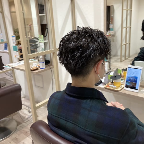 メンズツイストスパイラルパーマ　２ブロックbarbersty
