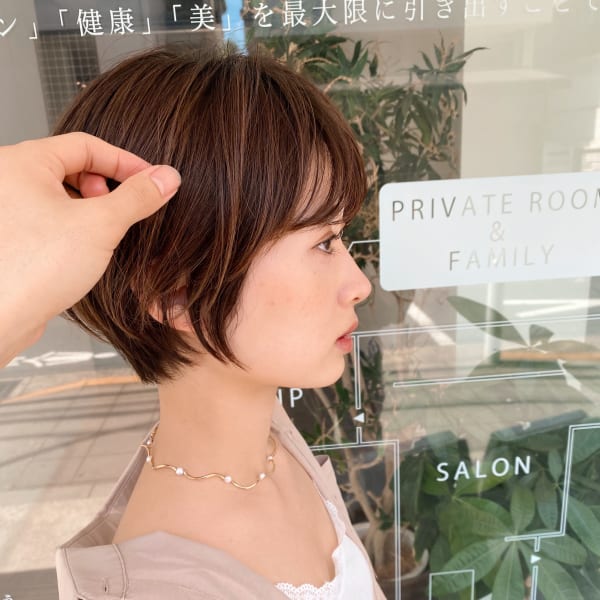丸みが可愛いショート過ぎないショートヘア|THREE by KEEP 尾山台
