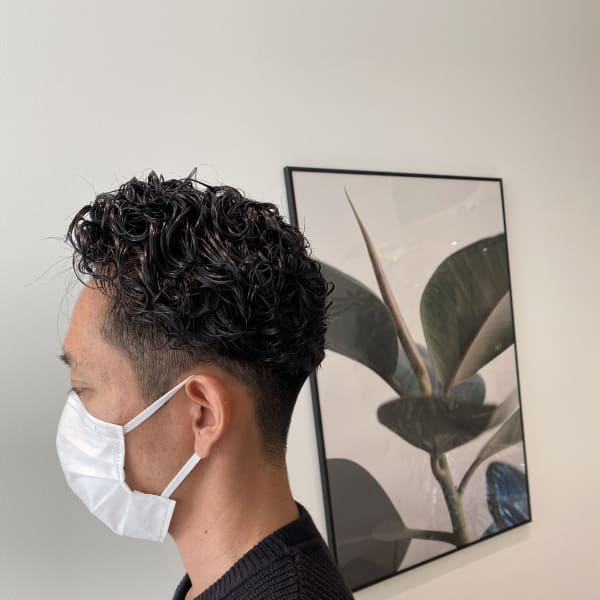 ぐりっと強めパーマとツーブロック|THREE by KEEP 尾山台