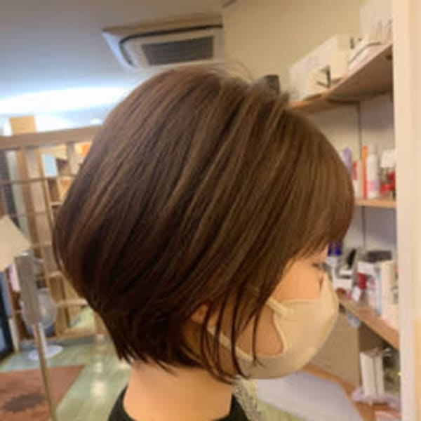 ショートボブ×ラベンダーベージュ