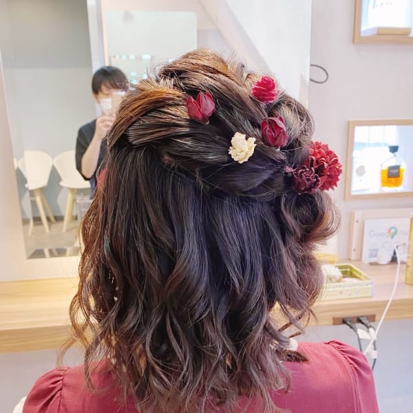 ミディアムさんのアシメアレンジハーフアップ