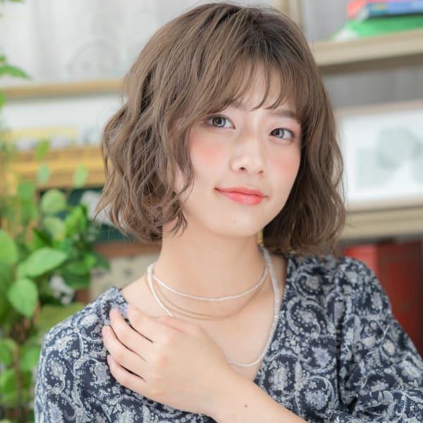 ゆるふわくびれボブ前下がり小顔前髪カール　こなれヘア