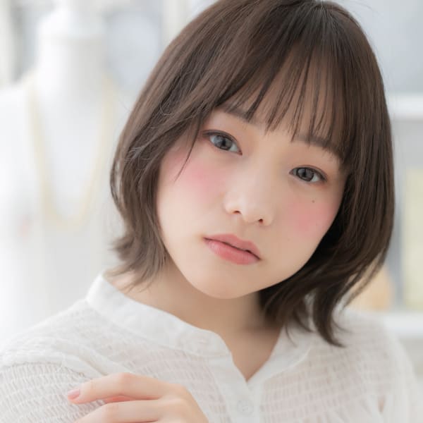 バレイヤージュくせ毛風小顔くびれボブウルフ　オン眉