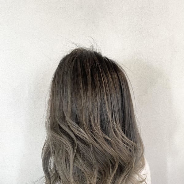 バレイヤージュグレージュカラー