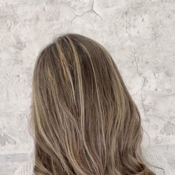 グレージュハイライトカラー