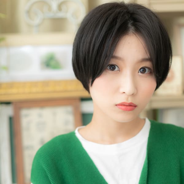 センターパート小顔ミニボブショートマッシュ　前髪なしショート