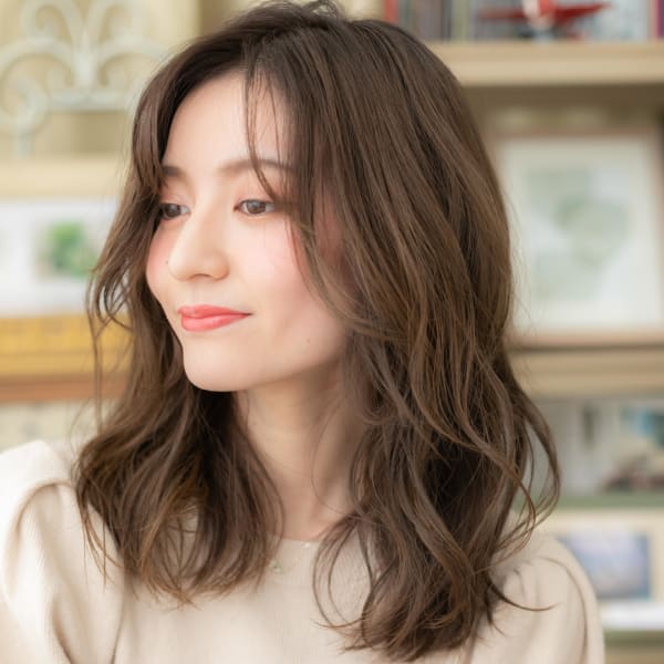 アシンメトリー外国人風小顔なみなみウェーブ　ショコラピンク