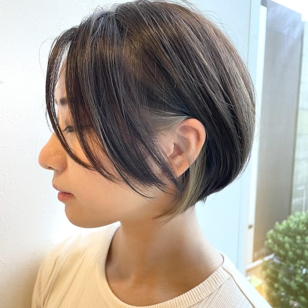 大人インナーカラーのショートボブ
