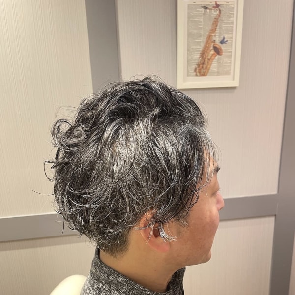 ツーブロック刈り上げ／グレイアッシュ/パーマ風【銀座】