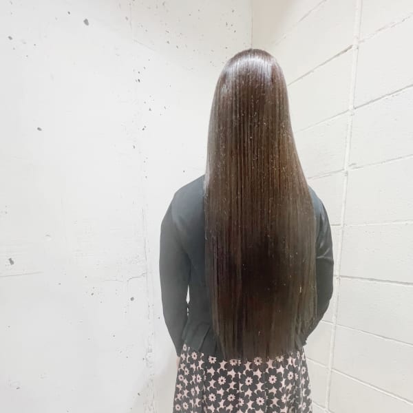 グレージュカラーでツヤキラ髪