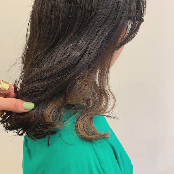 インナーカラー×ベージュ×鎖骨ミディアム|LORAN by mahae