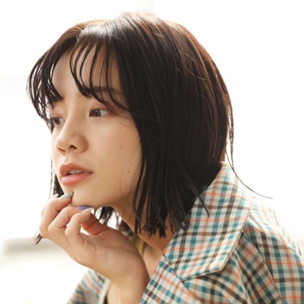 凛としたストレートボブ