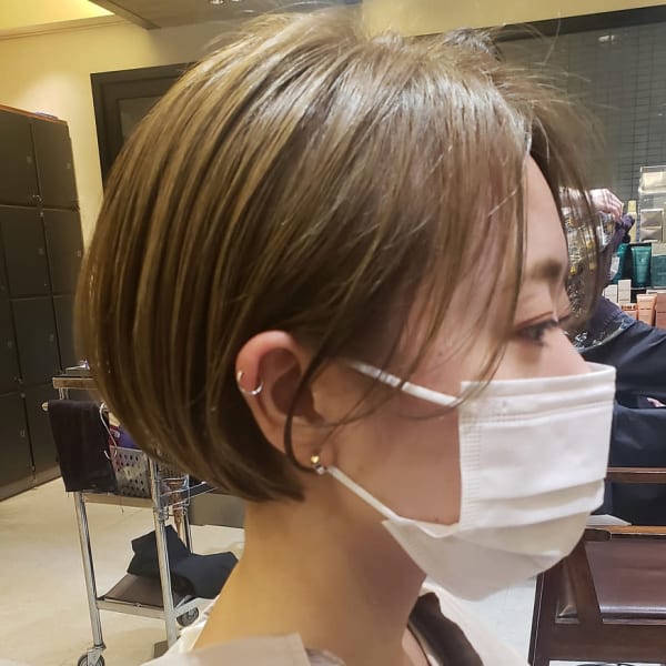 刈り上げボブショート×前髪なしショート×プラチナベージュ