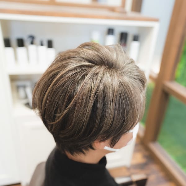 ☆ショートカットに白髪率70%の白髪ぼかしハイライトカラー☆