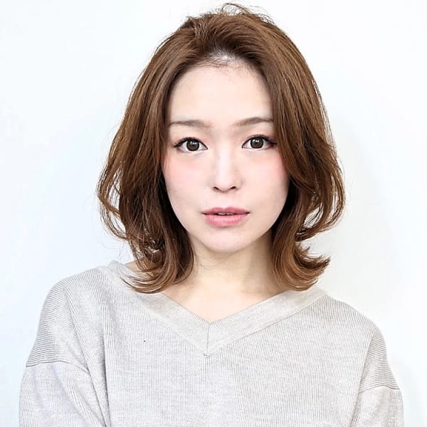 ミセスのくびれが美しいアンニュイミディアム