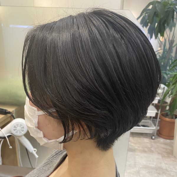 ちょっと刈り上げて、首元スッキリな美人さんレイヤーショート♪