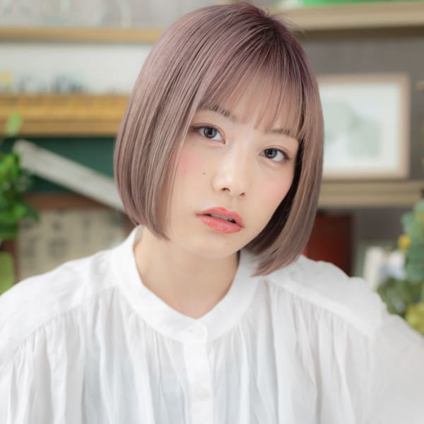 ラベンダーアッシュ透けバング前下がりボブ エアストレート