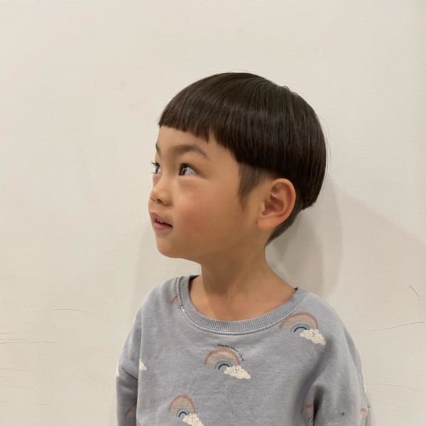 子供カット宝塚男の子マッシュ刈り上げ