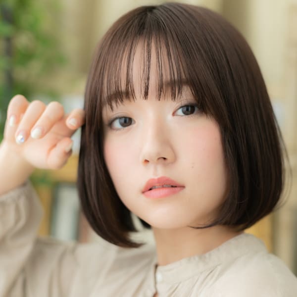 大人かわいい透けバング前下がりぱっつんボブ ロブヘア