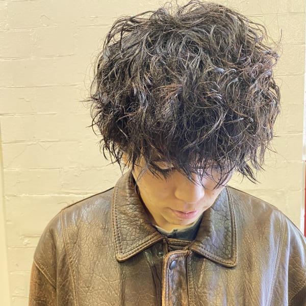 前下がりウルフのスパイラルパーマ