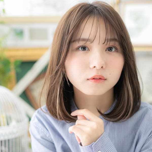 大人かわいいインナーカラーシースルーバング エアストレート