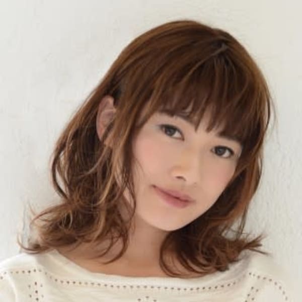 ふわっと軽い切りっぱなしミディアム