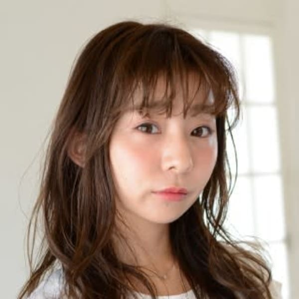 シースルーバングが大人可愛い、ライトウエットウエーブ