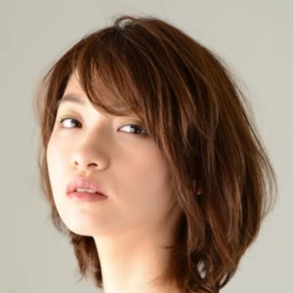 ひし型シルエットの美人ミディアム