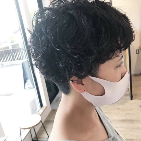 パーマスタイル黒髪ショートパーマ